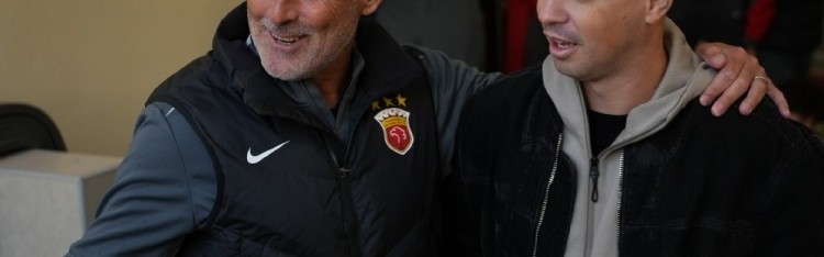 赛事直播-前海港外援奥斯卡在多哈探班海港，并观看球队与泽尼特的热身赛